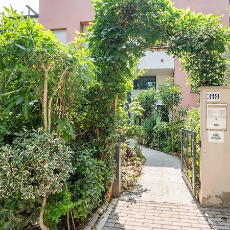 Aromatika, B&b, *